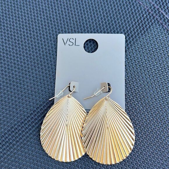 FREE with any purchase NEW drops earrings - Picture 1 of 2